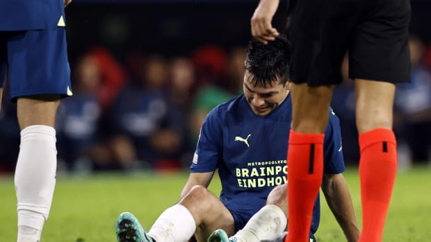 Chucky Lozano se lesiona